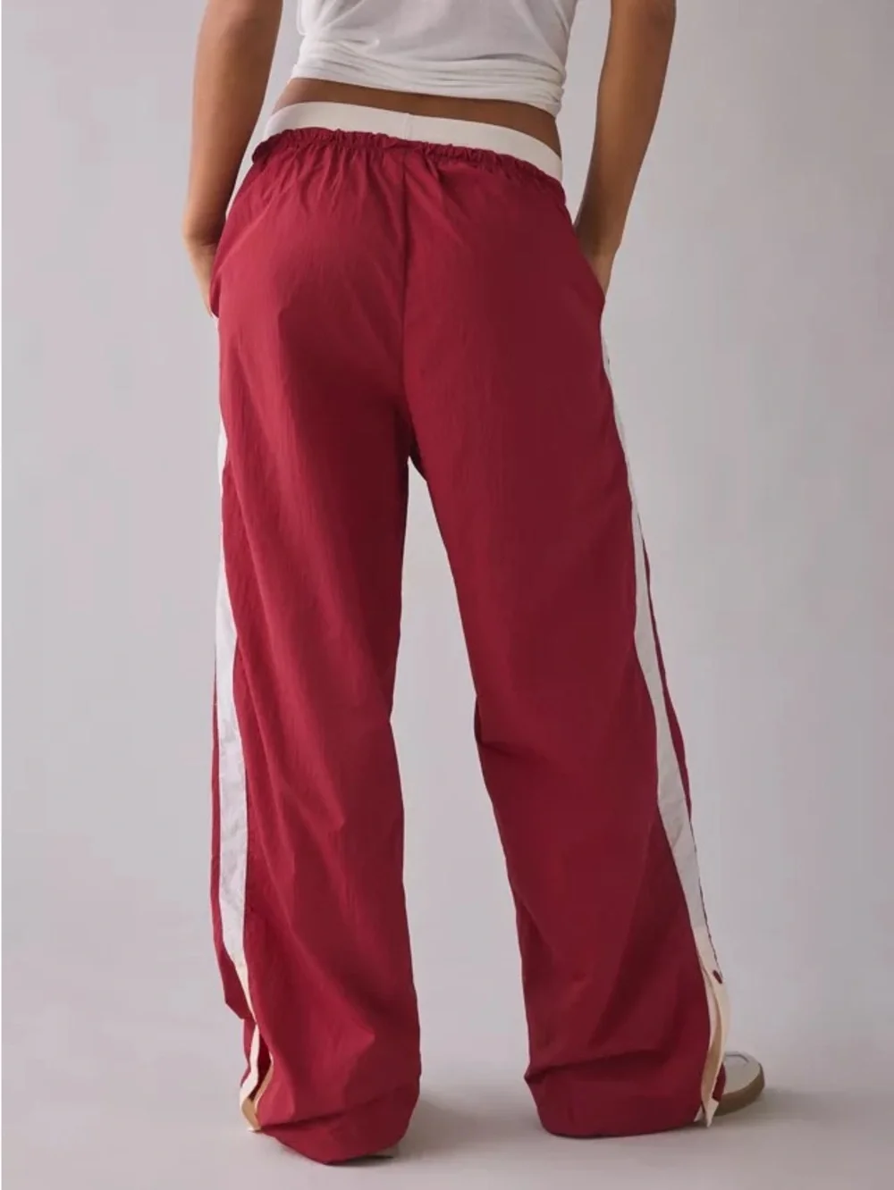 Nike Men's Wine Red Loose-Fit Jogger Pants